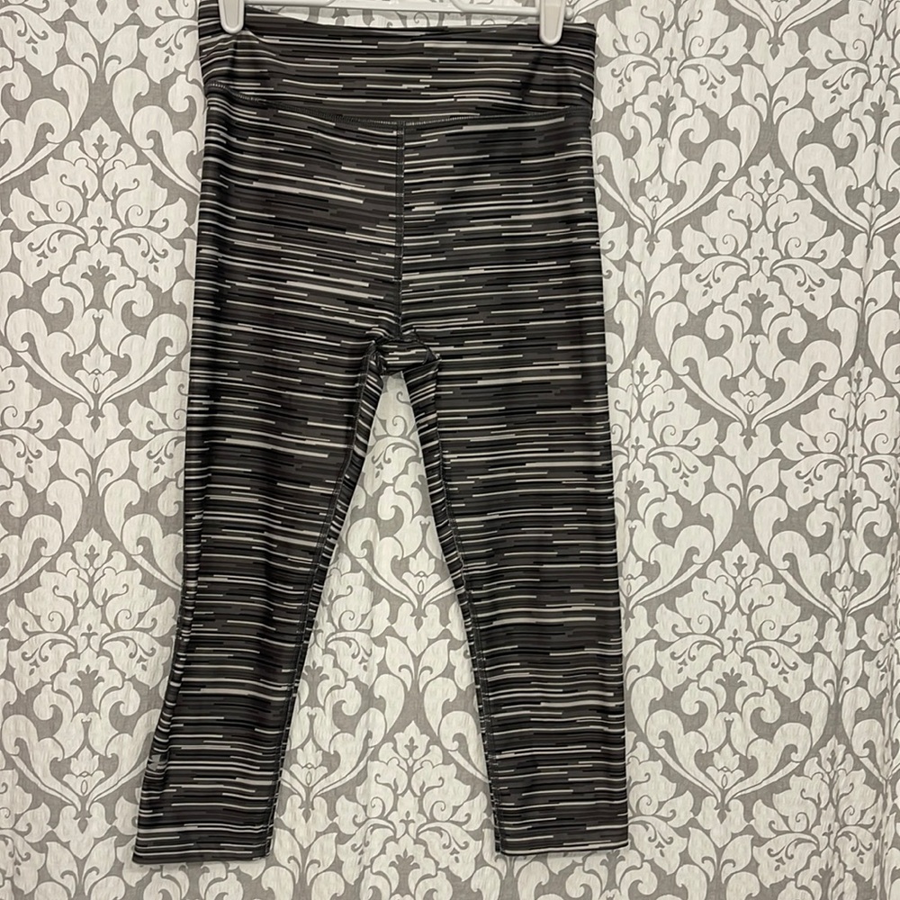 Womens small under armour heat gray compression leggings